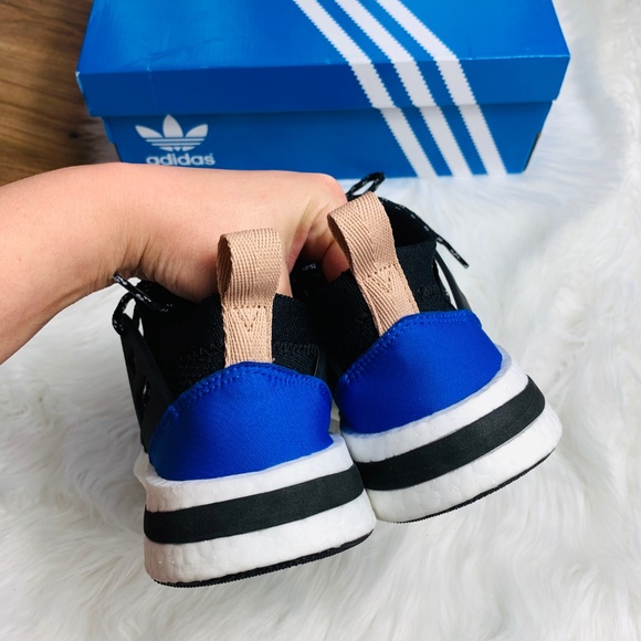 New Adidas Womens Arkyn Sneakers - Picture 3 of 6